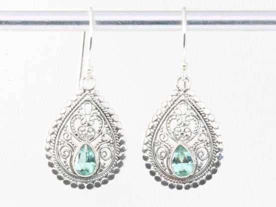 Traditionele bewerkte zilveren oorbellen met groene toermalijn afbeelding 4