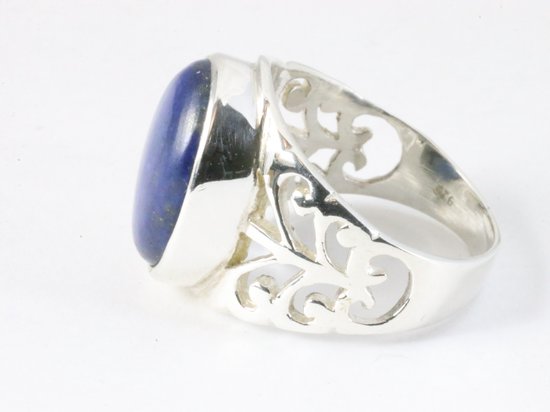Opengewerkte zilveren ring met lapis lazuli afbeelding 2