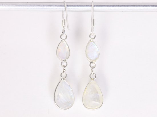 Fijne lange zilveren oorbellen met regenboog maansteen afbeelding 3