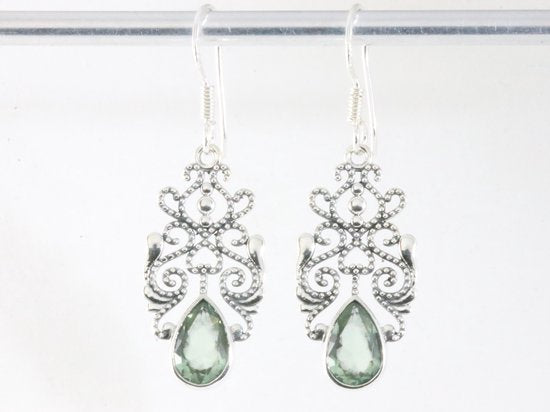 Opengewerkte zilveren oorbellen met groene amethist afbeelding 4