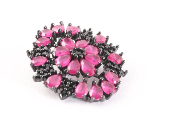 Opengewerkte zilveren hanger met robijn en spinel aan ketting afbeelding 2