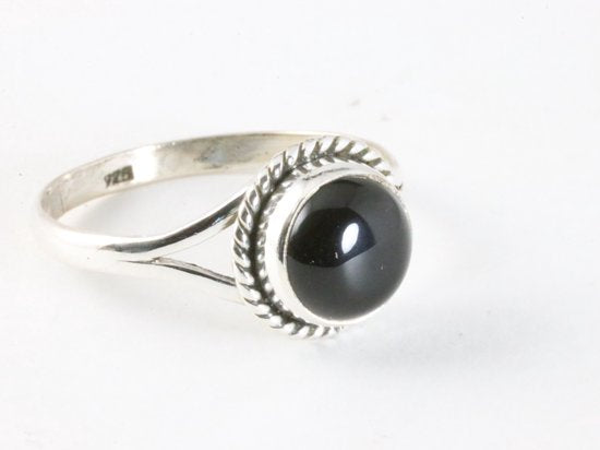 Fijne bewerkte ronde zilveren ring met onyx afbeelding 1