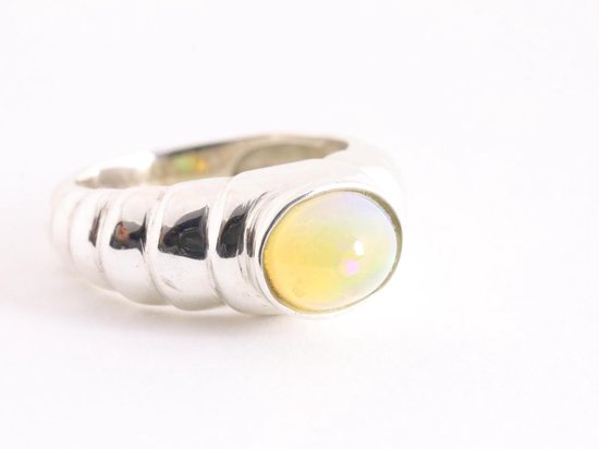 Hoogglans zilveren ring met Ethiopische opaal afbeelding 1