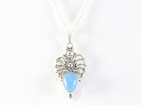 Fijne opengewerkte zilveren hanger met blauwe chalcedoon aan ketting afbeelding 4