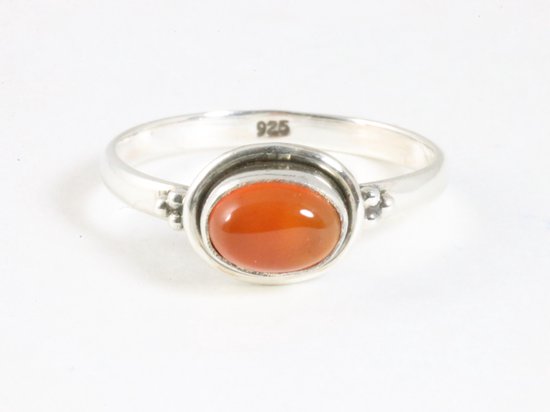 Fijne bewerkte zilveren ring met carneool afbeelding 4