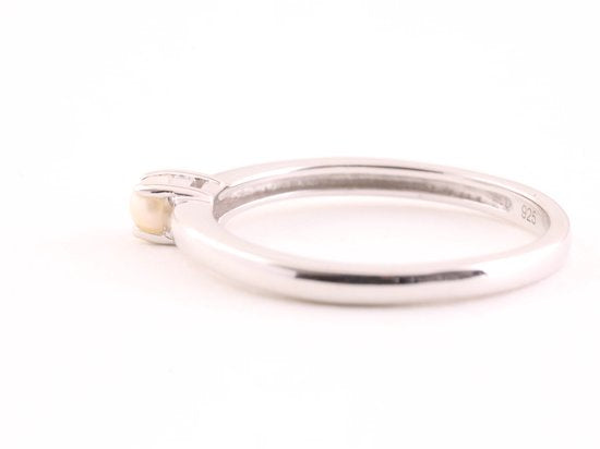 Fijne hoogglans zilveren ring met zoetwater parel afbeelding 2