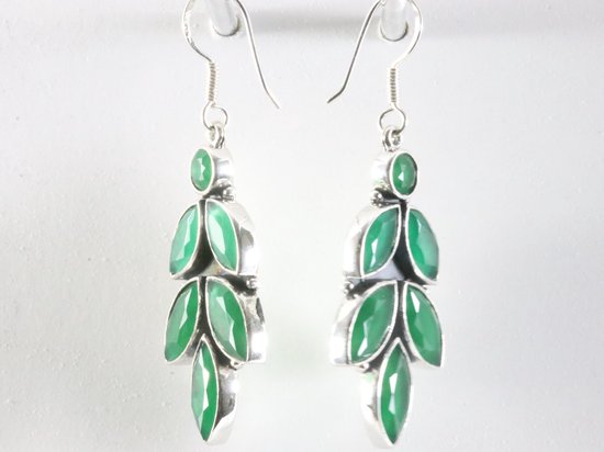 Lange zilveren oorbellen met smaragd afbeelding 2