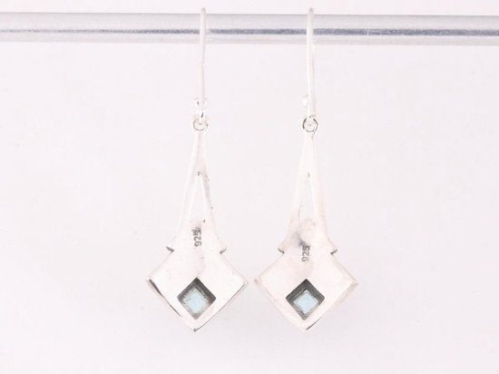 Bewerkte zilveren oorbellen met blauwe topaas afbeelding 3