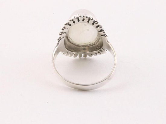 Bewerkte zilveren ring met regenboog maansteen afbeelding 3