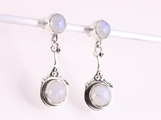 Lange bewerkte zilveren oorstekers met regenboog maansteen afbeelding 2