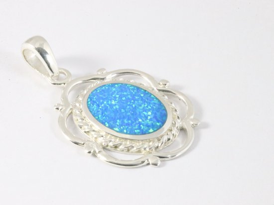 Opengewerkte zilveren hanger met Australische opaal afbeelding 2