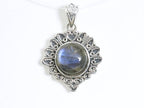 Bewerkte zilveren hanger met labradoriet afbeelding 4