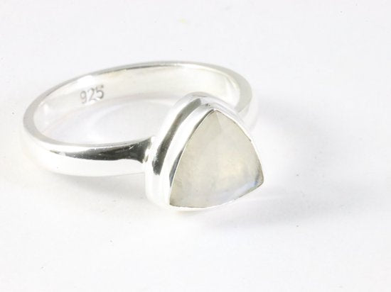 Hoogglans zilveren ring met regenboog maansteen afbeelding 1