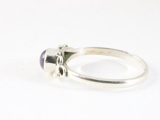 Fijne bewerkte zilveren ring met amethist afbeelding 2