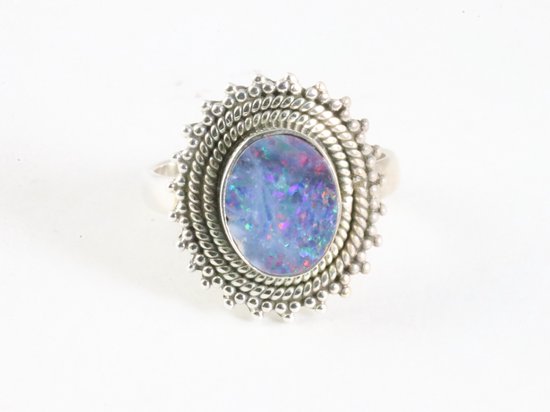 Traditionele bewerkte zilveren ring met Australische doublet opaal afbeelding 4