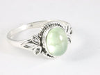 Fijne bewerkte zilveren ring met prehniet afbeelding 1