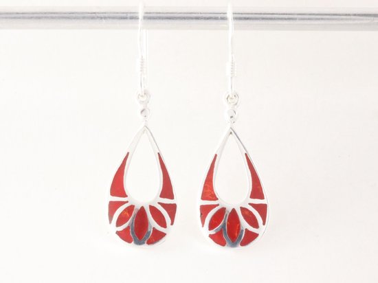 Opengewerkte druppelvormige zilveren oorbellen met rode koraal steen afbeelding 4