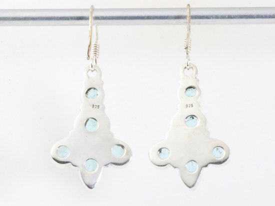 Zilveren oorbellen met blauwe topaas afbeelding 3