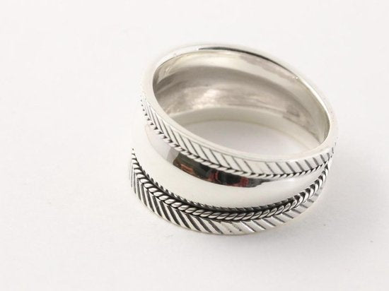 Brede hoogglans zilveren ring met kabelpatronen afbeelding 2