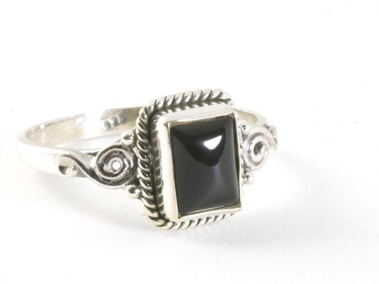 Fijne bewerkte zilveren ring met onyx afbeelding 1