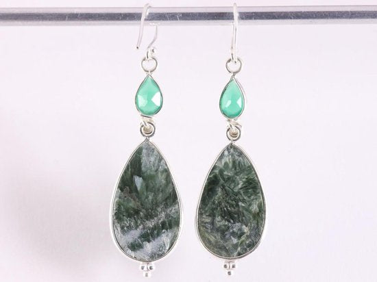 Lange zilveren oorbellen met serafiniet en groene onyx afbeelding 3