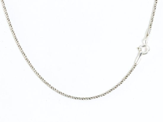 Traditionele hartvormige zilveren hanger met granaat aan ketting afbeelding 5