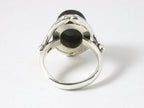 Bewerkte zilveren ring met onyx afbeelding 3