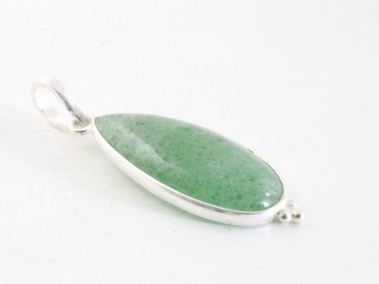 Lange druppelvormige zilveren hanger met groene aventurijn aan ketting afbeelding 2