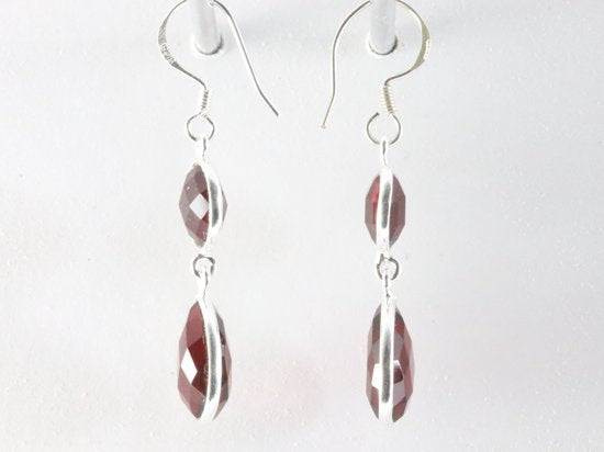 Zilveren oorbellen met granaat afbeelding 2