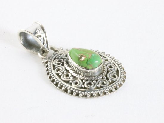 Bewerkte druppelvormige zilveren hanger met groene koperturkoois afbeelding 2