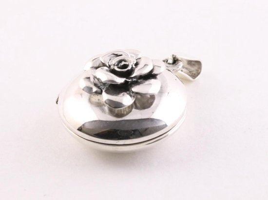 Rond hoogglans zilveren medaillon met bloem afbeelding 2