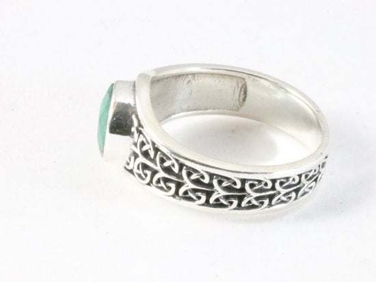 Bewerkte zilveren ring met smaragd afbeelding 3