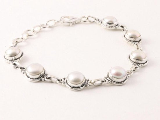 Fijn bewerkte zilveren schakelarmband met zoetwater parels afbeelding 2