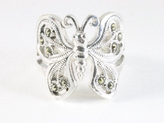 Grote opengewerkte zilveren vlinder ring met marcasiet afbeelding 4