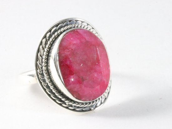 Bewerkte zilveren ring met robijn afbeelding 1