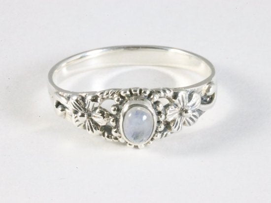 Fijne bewerkte zilveren ring met regenboog maansteen afbeelding 4