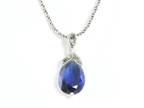 Zilveren hanger met blauwe saffier en marcasiet aan ketting afbeelding 3