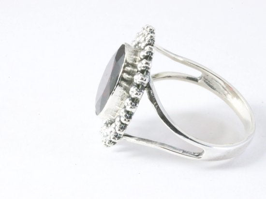 Bewerkte zilveren ring met granaat afbeelding 2
