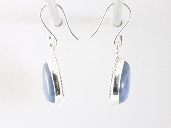 Bewerkte druppelvormige zilveren oorbellen met kyaniet afbeelding 2