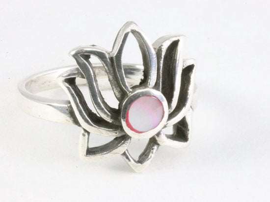 Opengewerkte zilveren lotus bloem ring met roze parelmoer afbeelding 1