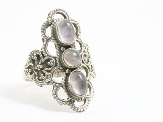 Bewerkte zilveren ring met 3 rozenkwarts stenen afbeelding 1