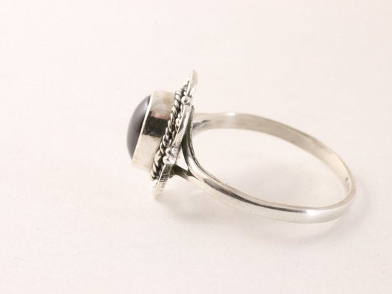 Fijne bewerkte zilveren ring met granaat afbeelding 2