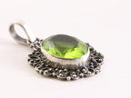 Bewerkte zilveren hanger met peridoot afbeelding 2