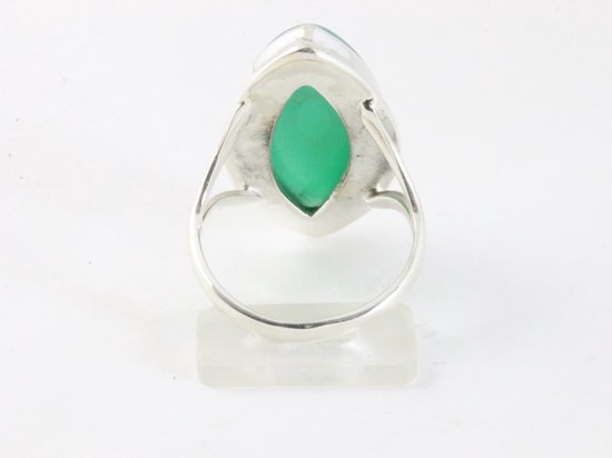 Langwerpige hoogglans zilveren ring met groene onyx afbeelding 3