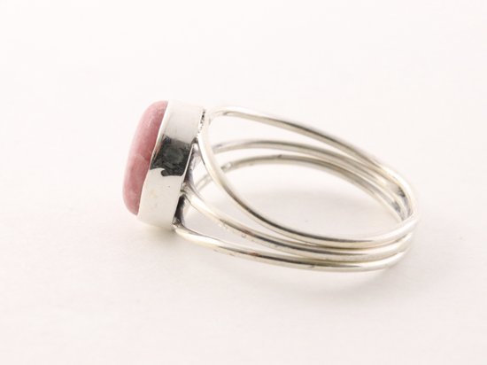 Opengewerkte zilveren ring met rhodoniet afbeelding 2