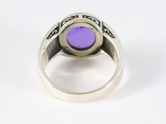 Zware bewerkte zilveren ring met amethist afbeelding 3