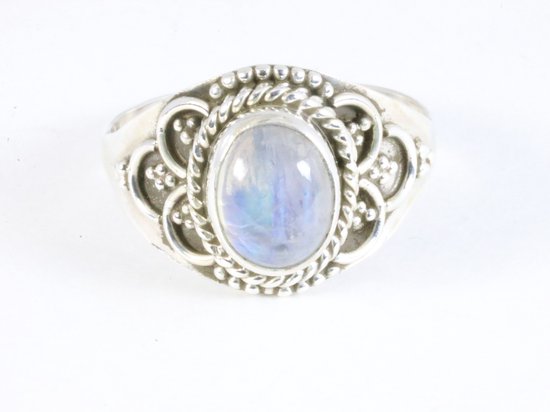 Bewerkte zilveren ring met regenboog maansteen afbeelding 4