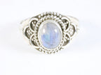 Bewerkte zilveren ring met regenboog maansteen afbeelding 4
