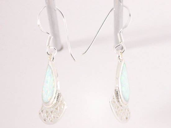 Bewerkte zilveren oorbellen met welo opaal afbeelding 2