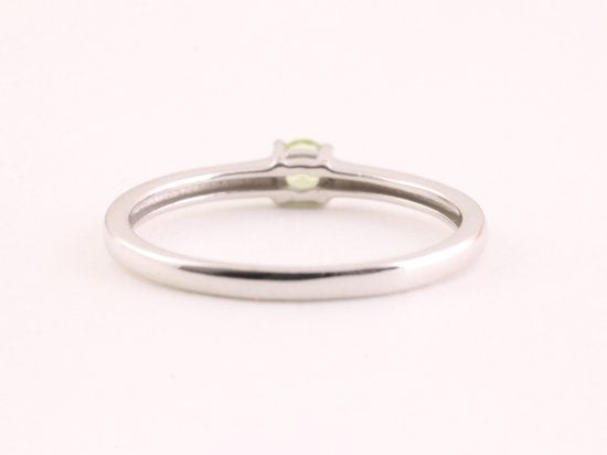 Fijne hoogglans zilveren ring met peridoot afbeelding 3